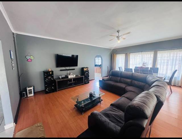 3 BEDROOM HOUSE FOR SALE IN WOODLANDS
